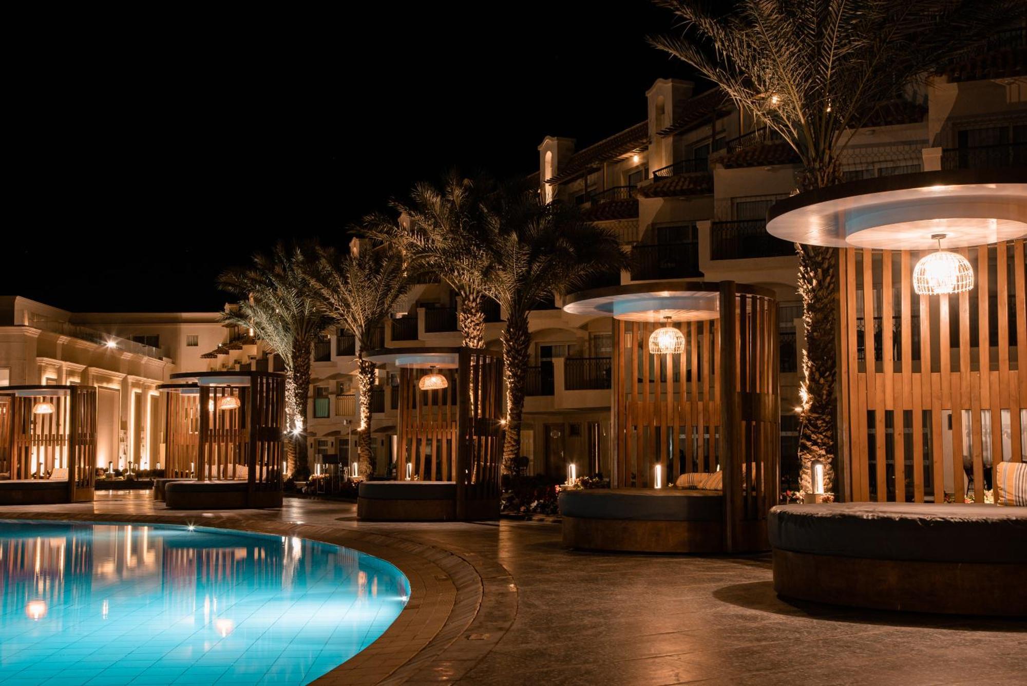 The V Luxury Resort Sahl Hasheesh Hurghada Eksteriør bilde The resort at night