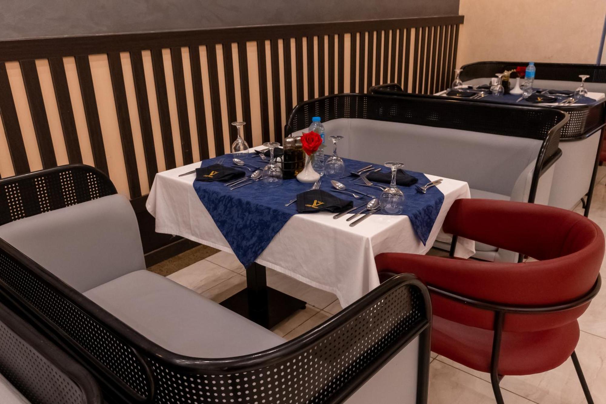 The V Luxury Resort Sahl Hasheesh Hurghada Eksteriør bilde A restaurant in the hotel