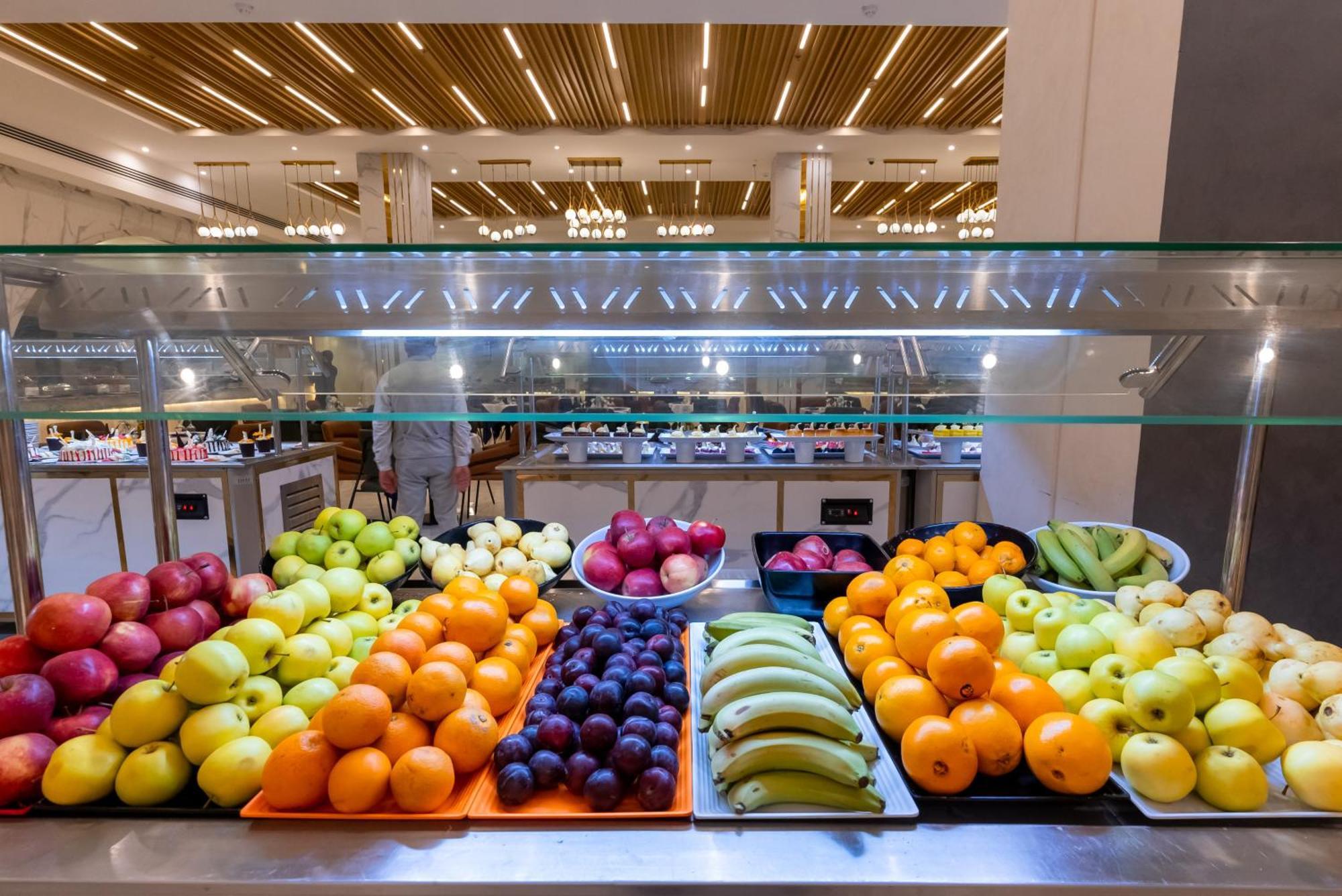 The V Luxury Resort Sahl Hasheesh Hurghada Eksteriør bilde Fruit at a buffet