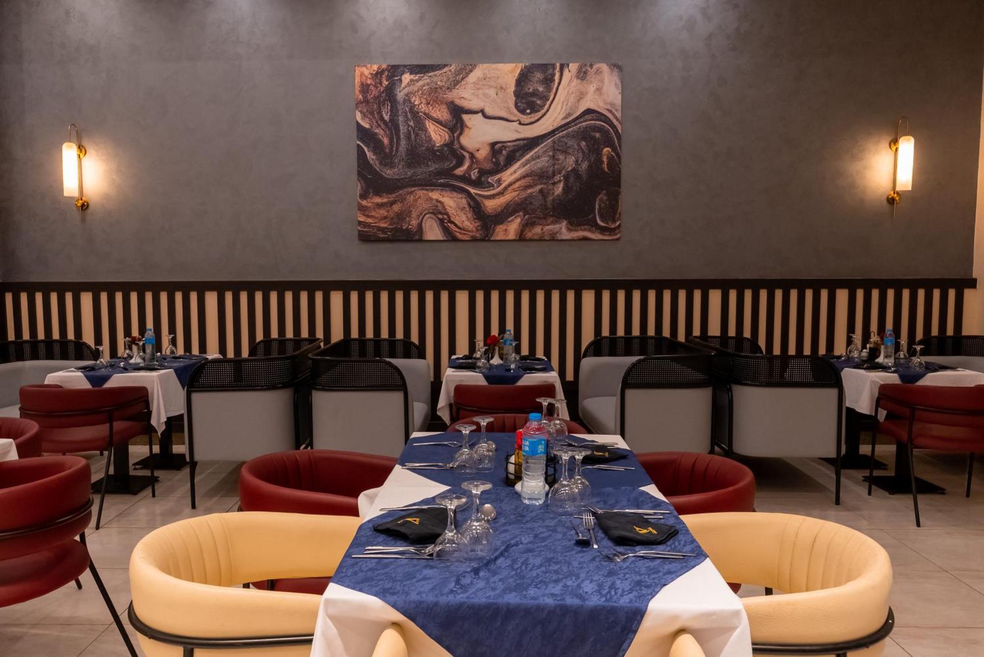 The V Luxury Resort Sahl Hasheesh Hurghada Eksteriør bilde The interior of the restaurant