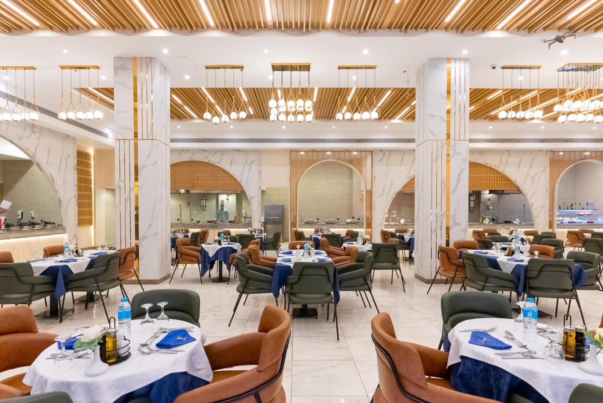 The V Luxury Resort Sahl Hasheesh Hurghada Eksteriør bilde The interior of the restaurant