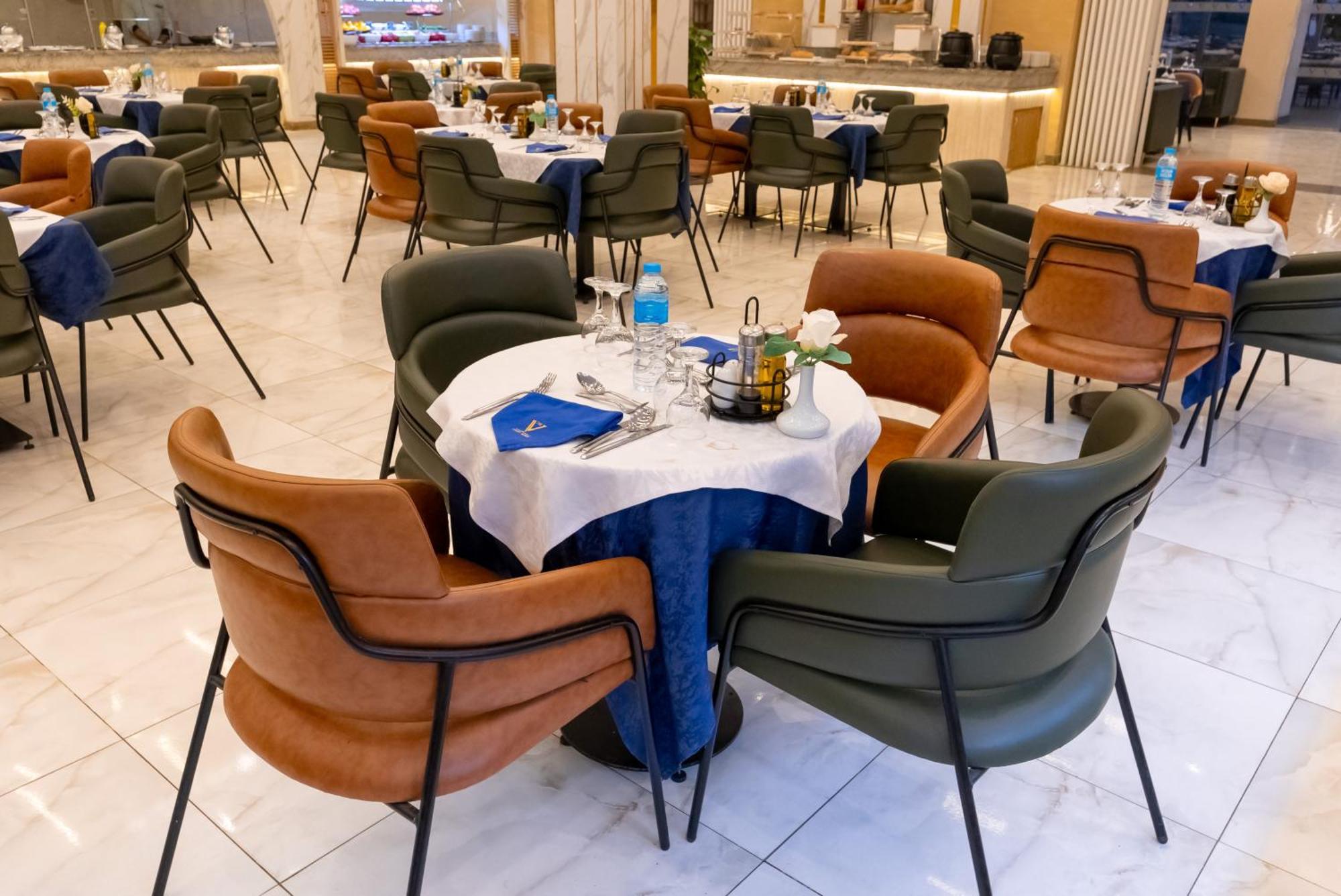 The V Luxury Resort Sahl Hasheesh Hurghada Eksteriør bilde The interior of the restaurant