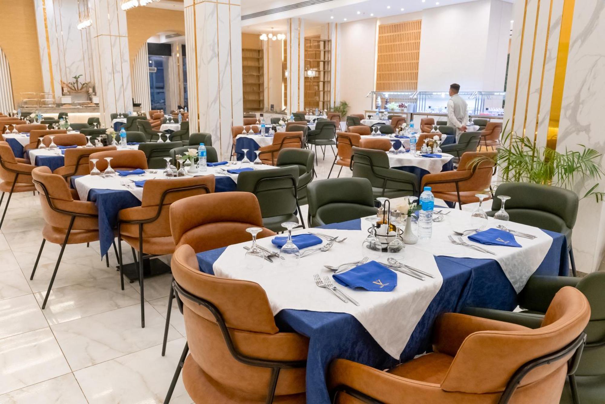 The V Luxury Resort Sahl Hasheesh Hurghada Eksteriør bilde The restaurant at the hotel