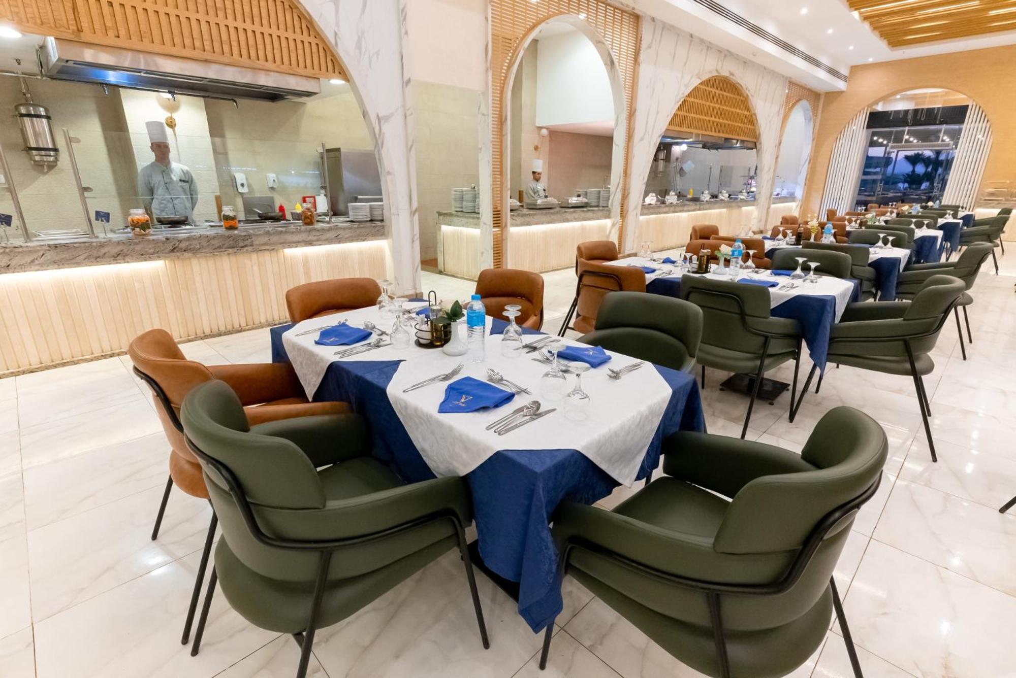 The V Luxury Resort Sahl Hasheesh Hurghada Eksteriør bilde The restaurant