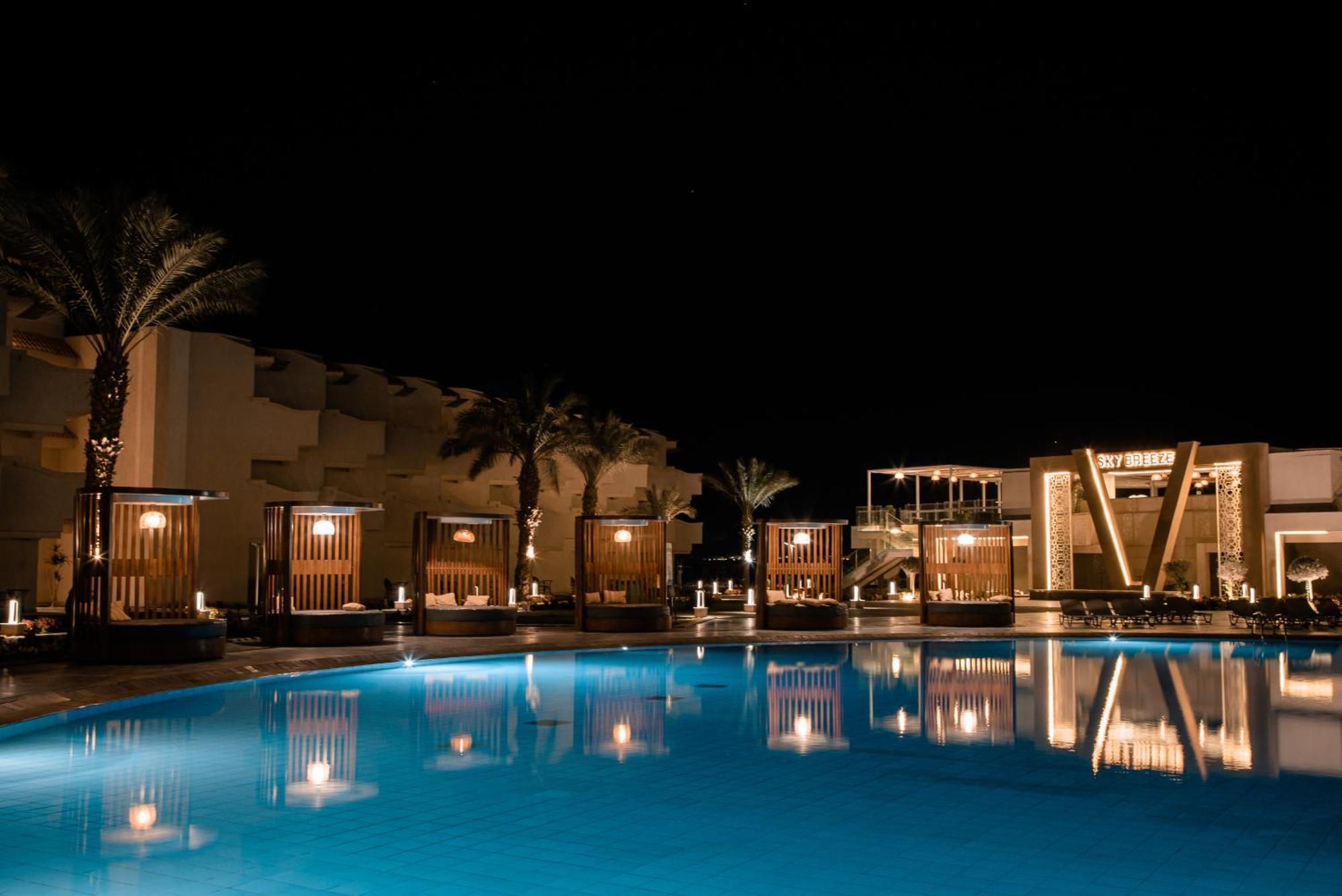 The V Luxury Resort Sahl Hasheesh Hurghada Eksteriør bilde The swimming pool at the resort