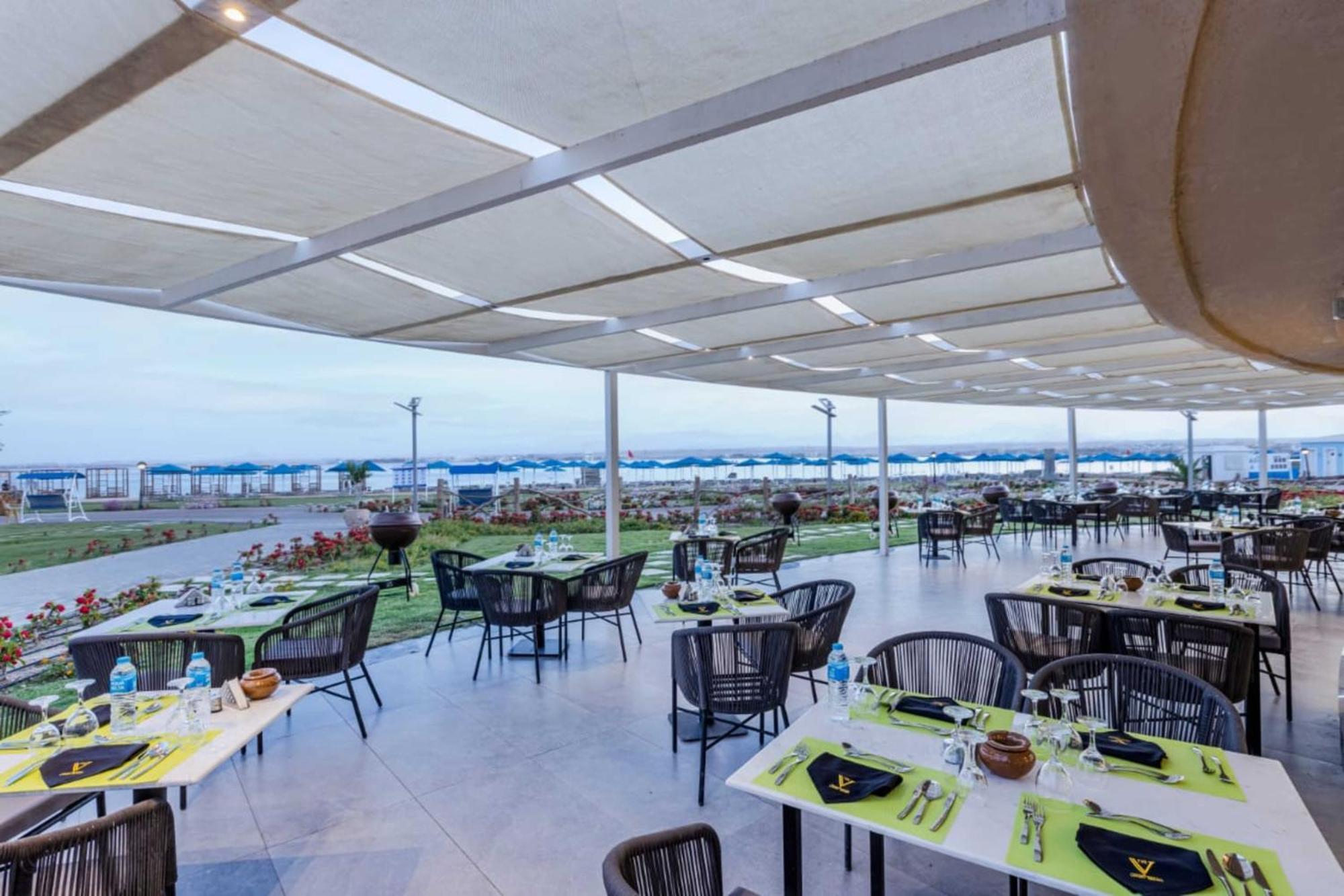 The V Luxury Resort Sahl Hasheesh Hurghada Eksteriør bilde The restaurant